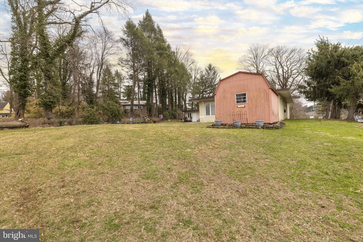587 Moreland Road photo 39