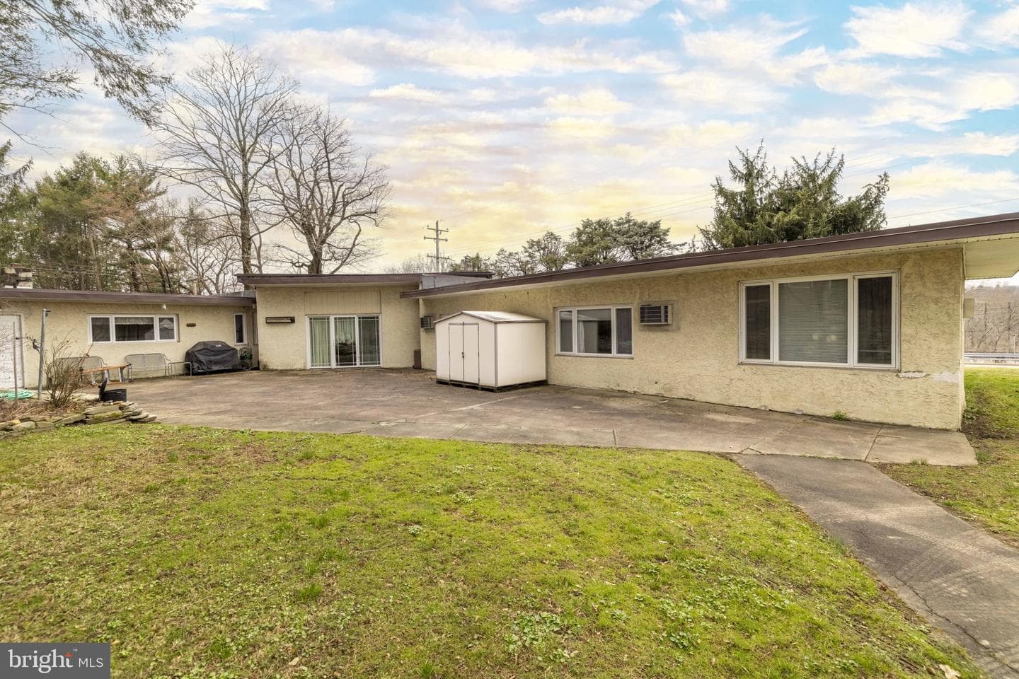 587 Moreland Road photo 42