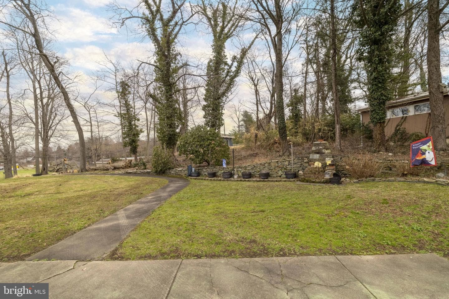 587 Moreland Road photo 44