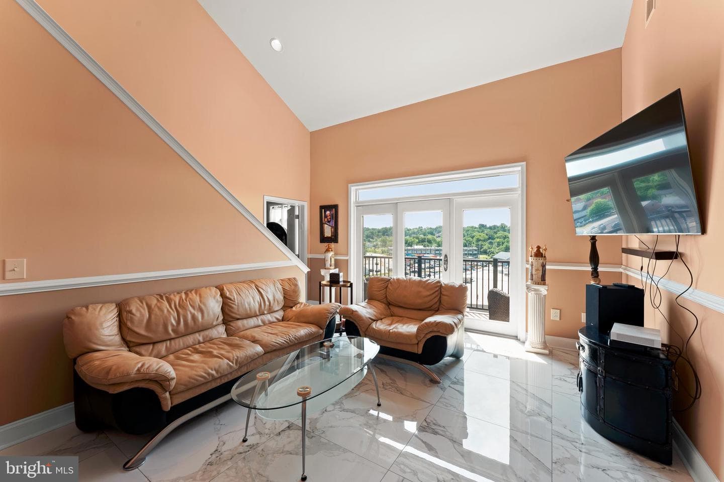 516 Carson Terrace photo 4