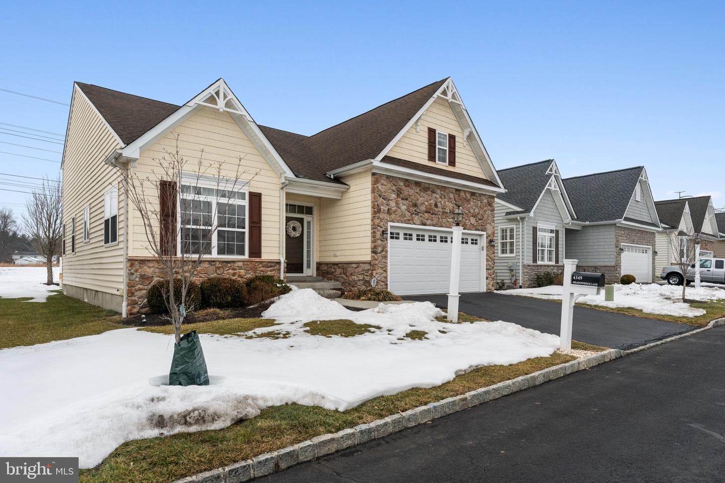 4349 Meadowridge Lane photo 2