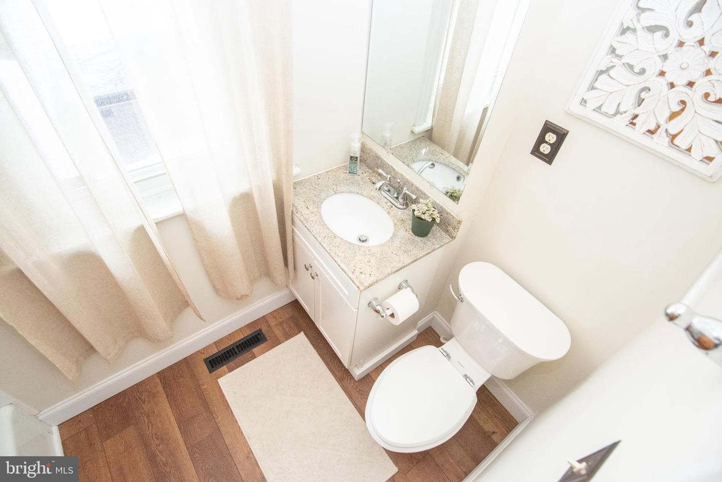 327 Jefferson Street photo 13