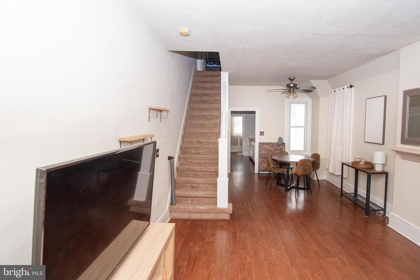 327 Jefferson Street photo 4