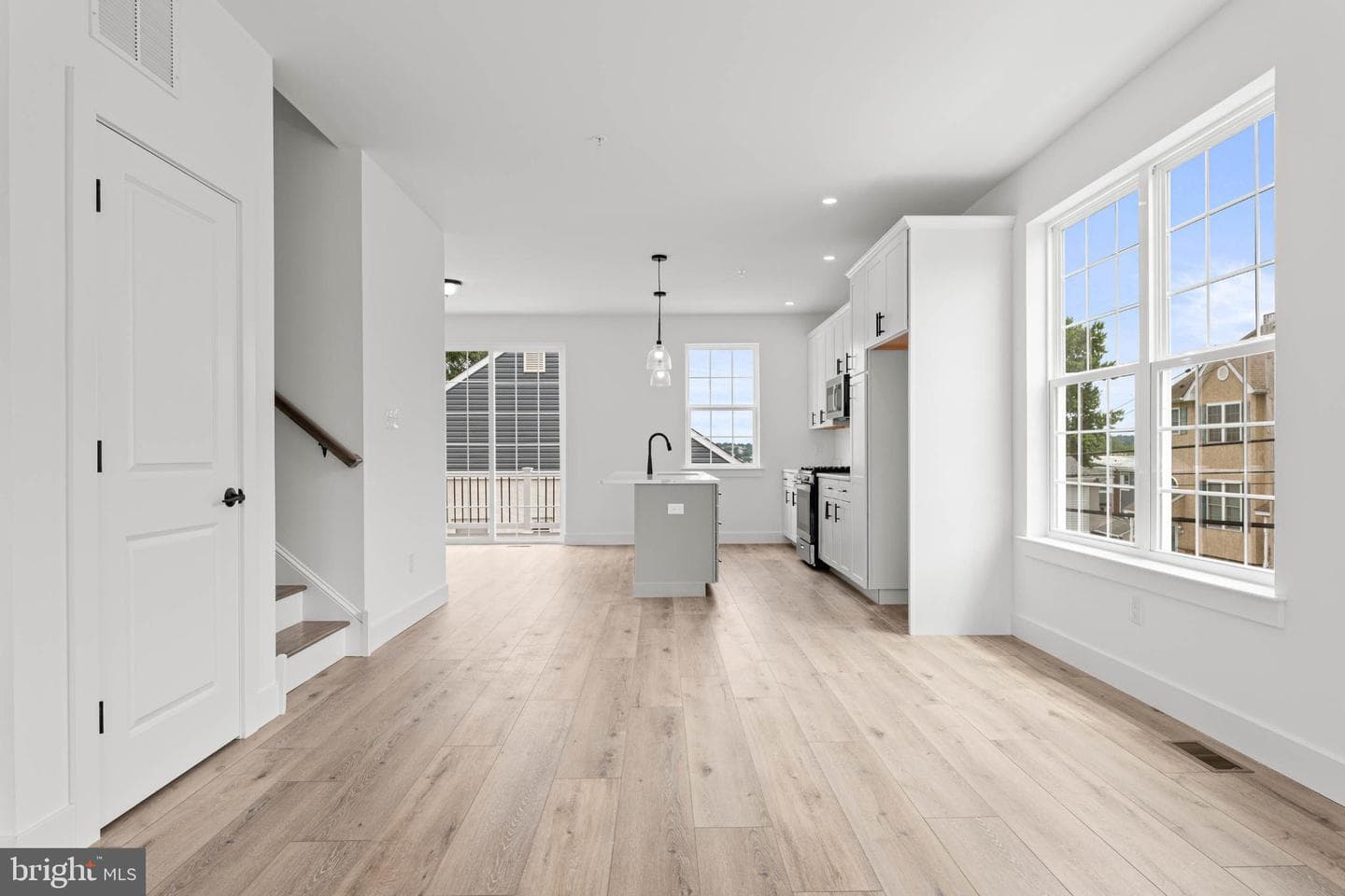 201 W Eighth St photo 5