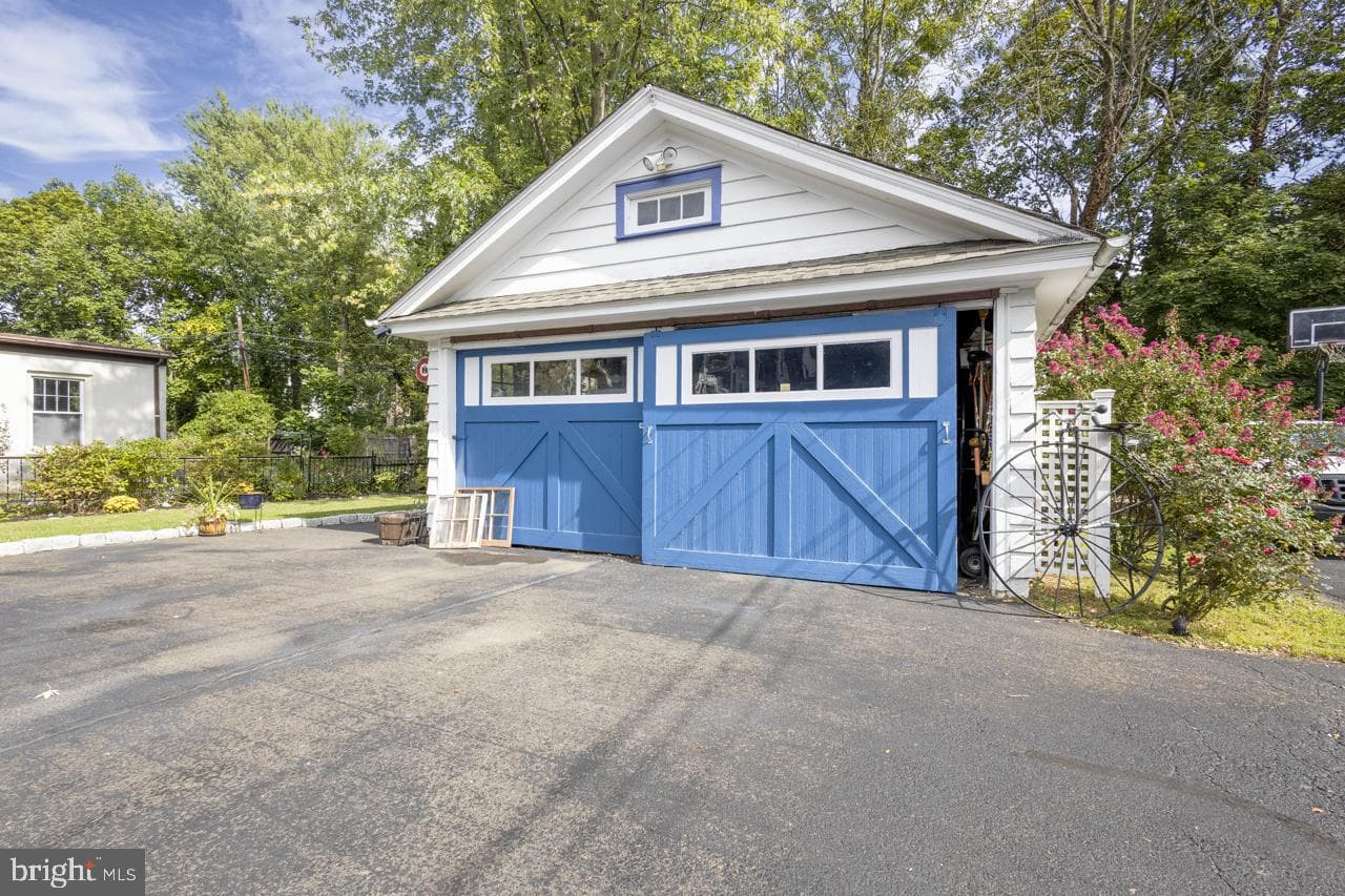 221 S Easton Road photo 50
