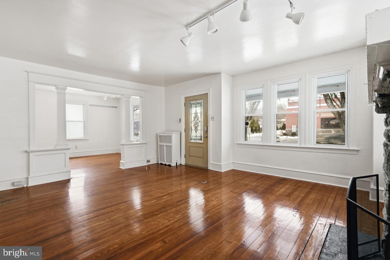 221 S Easton Road photo 9