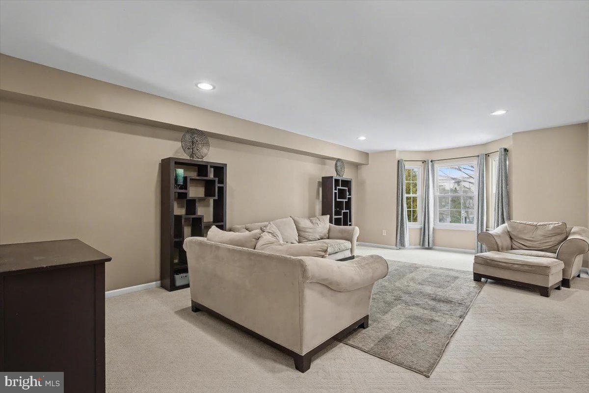 122 Hunt Club Drive photo 5