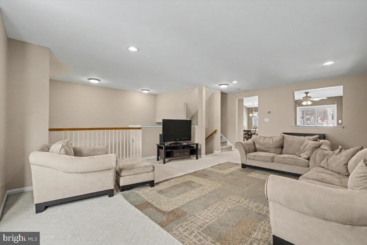 122 Hunt Club Drive photo 6