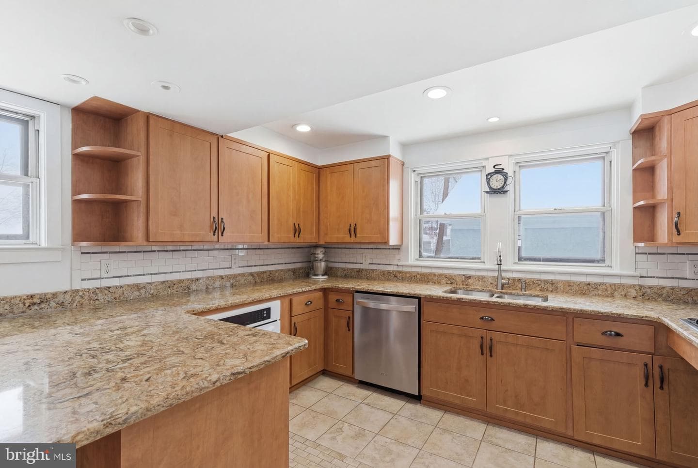 358 Oak Road photo 15