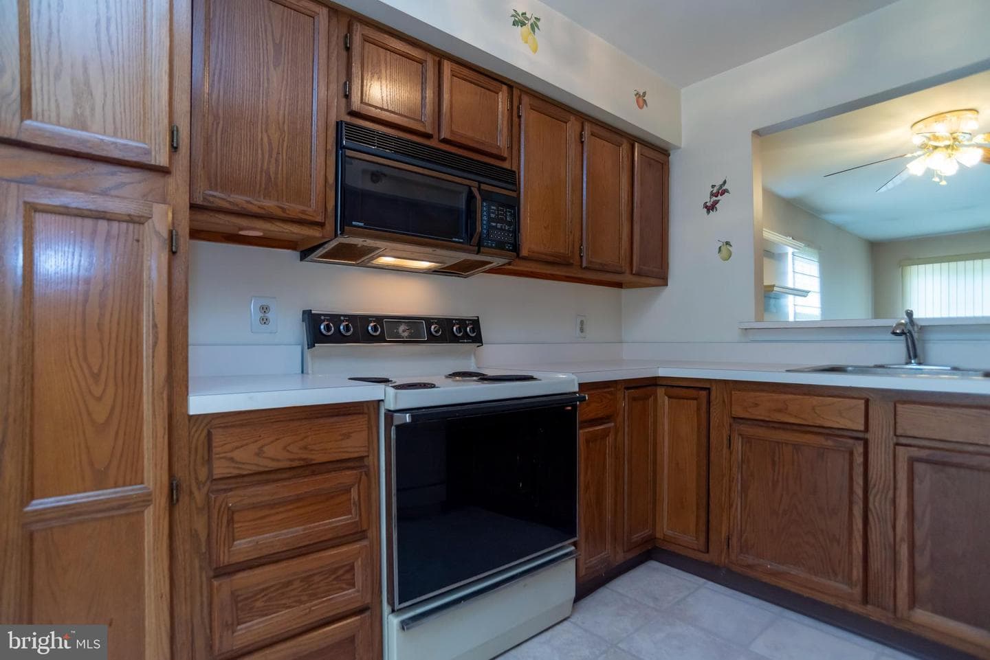 111 Sarahs Lane photo 6