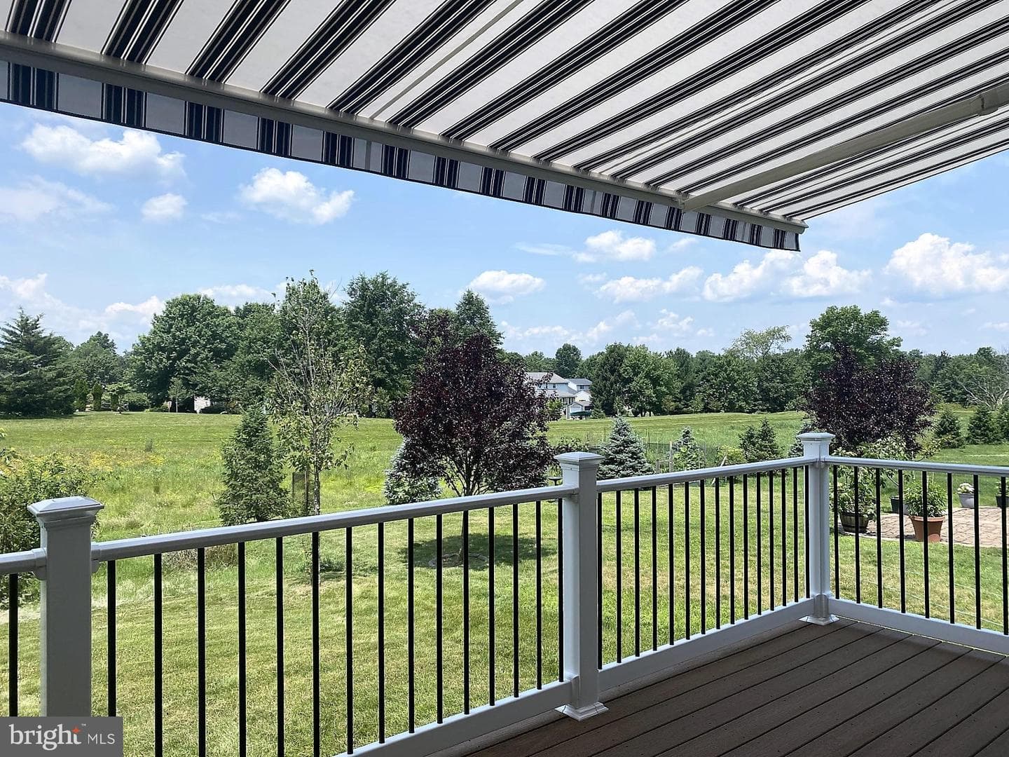 122 Garrett Lane photo 6