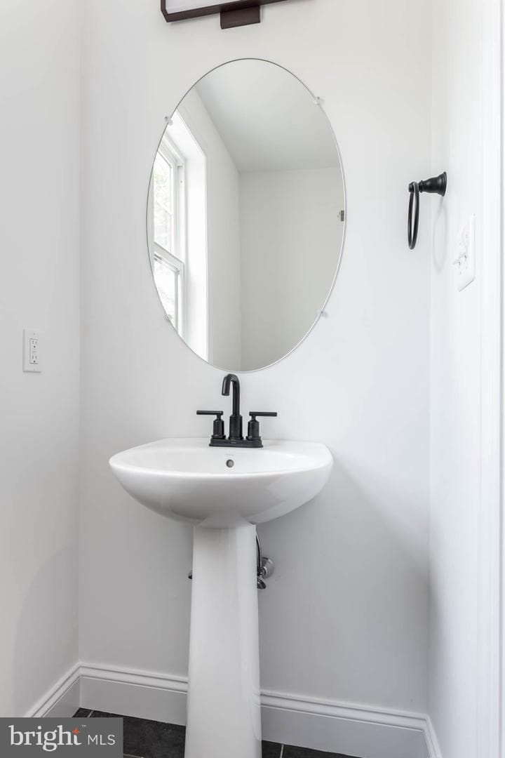 230 Arden Road photo 6