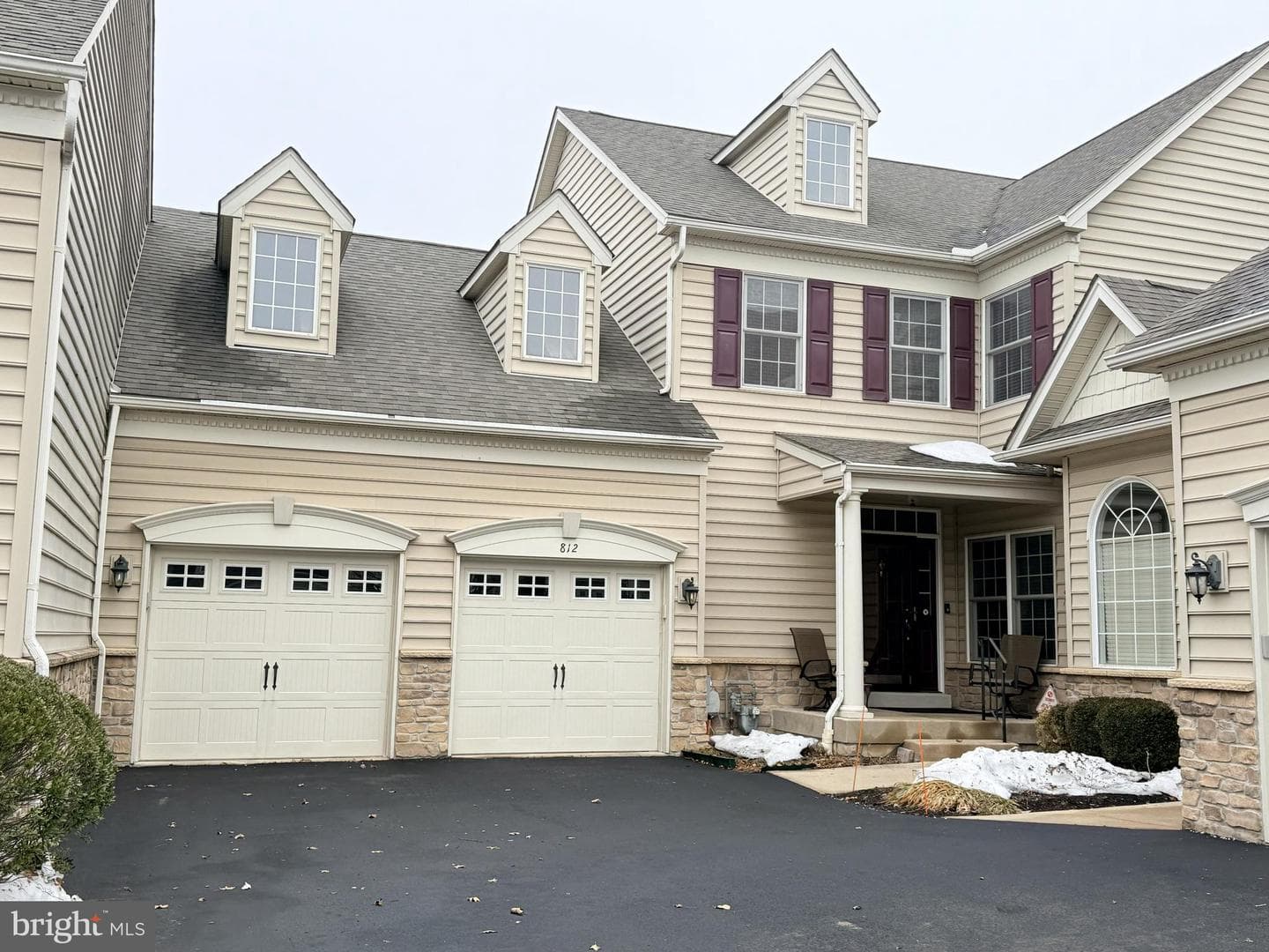 812 E Kennedy Road photo 2