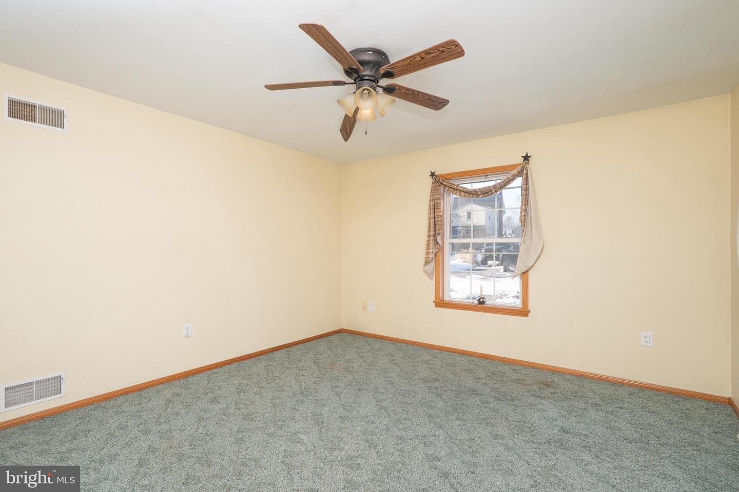 655 S 4th Avenue photo 24