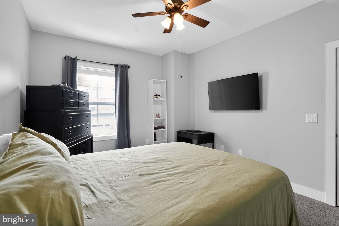 667 Levering Street photo 32