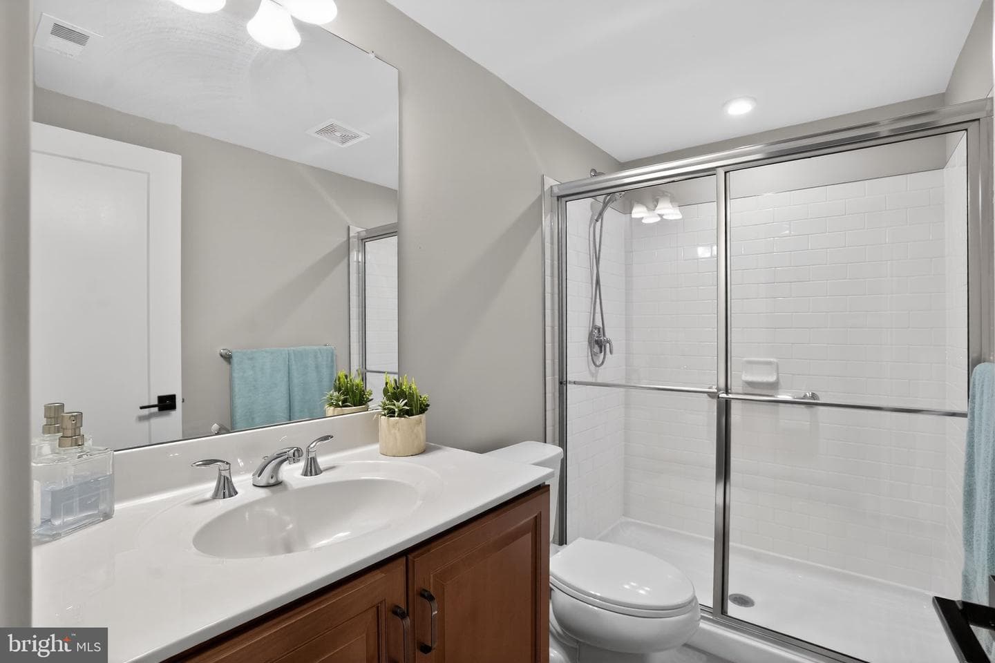667 Levering Street photo 41