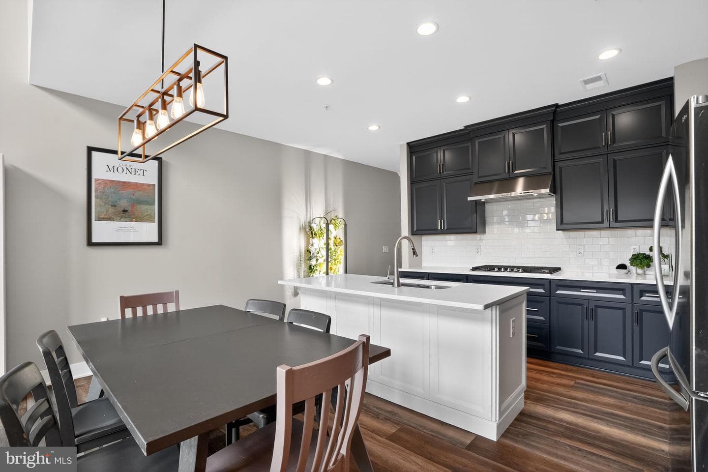 667 Levering Street photo 9