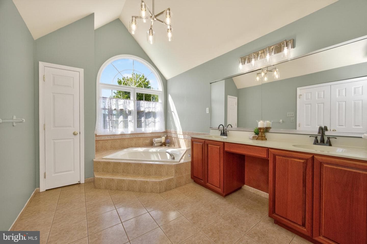 552 Longfellow Lane photo 31