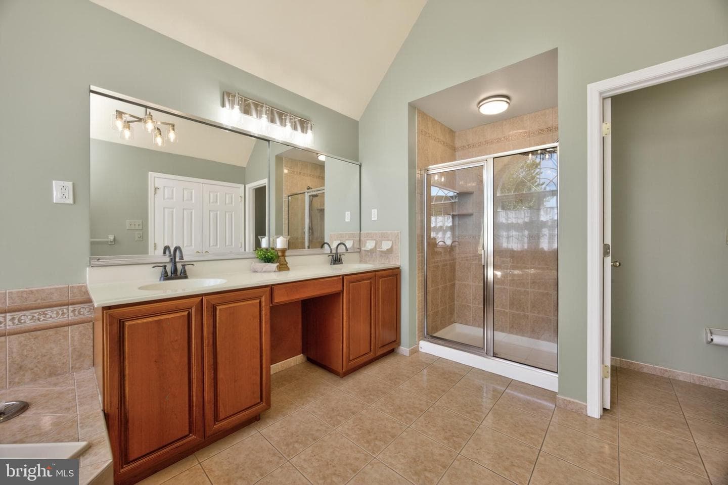 552 Longfellow Lane photo 32