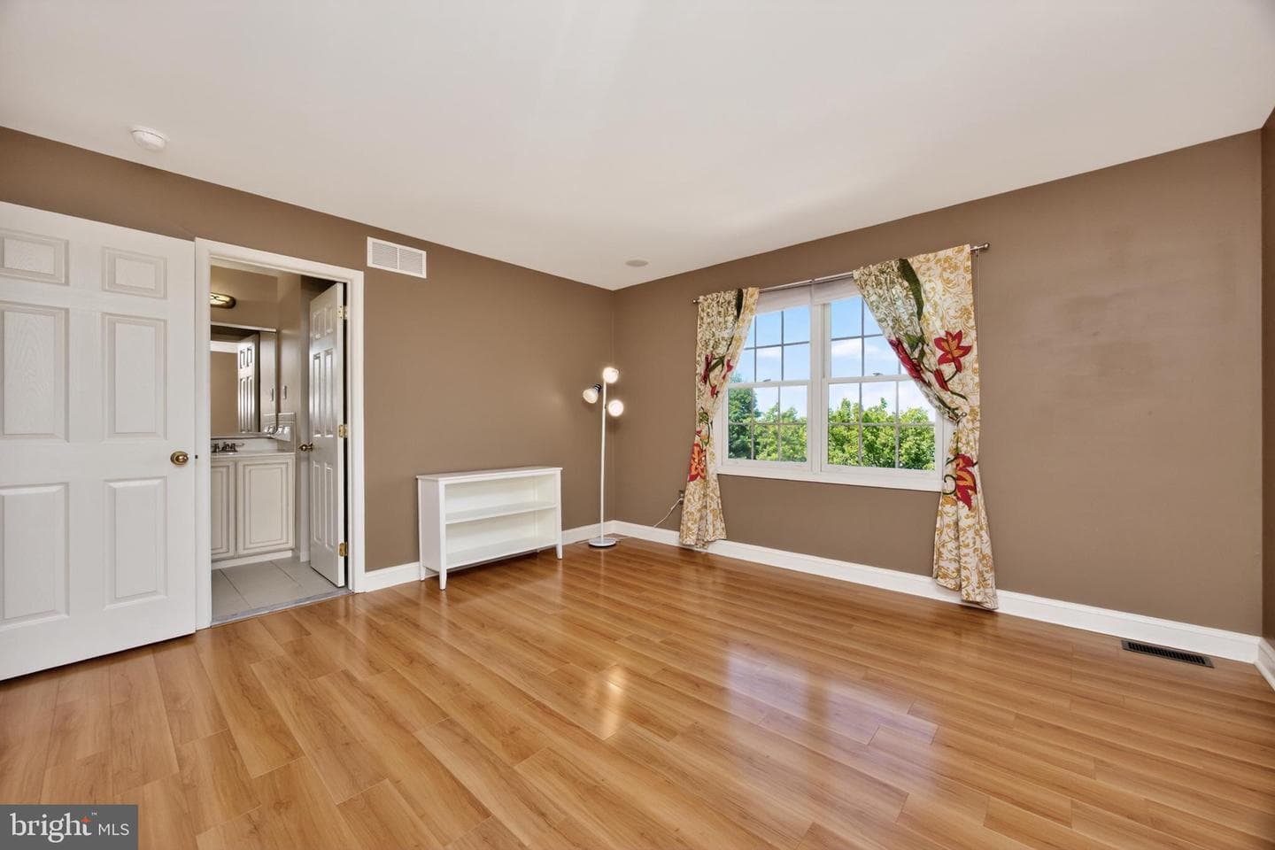 552 Longfellow Lane photo 36