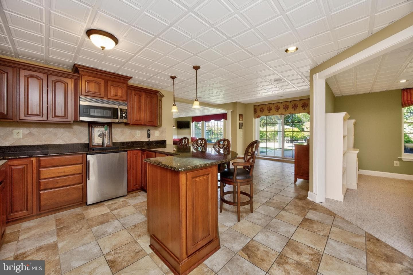 552 Longfellow Lane photo 40