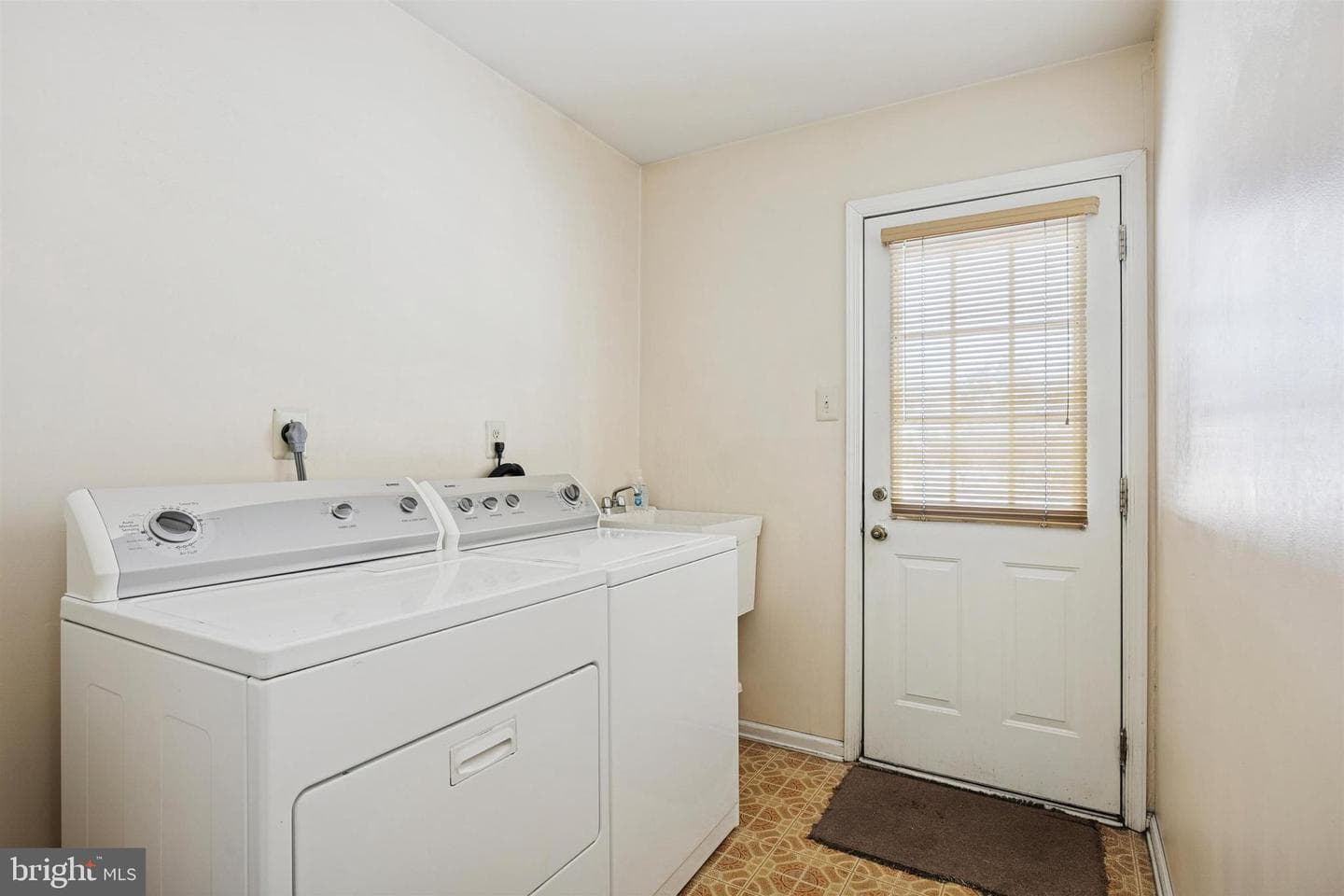 1733 Brittany Drive photo 12