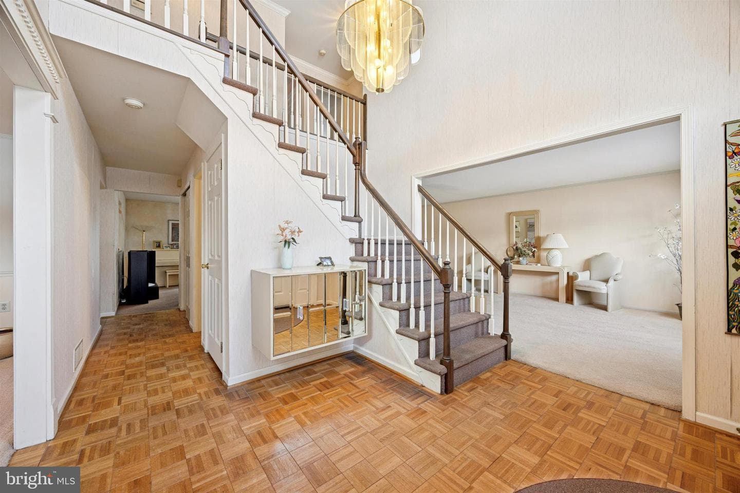 1733 Brittany Drive photo 4