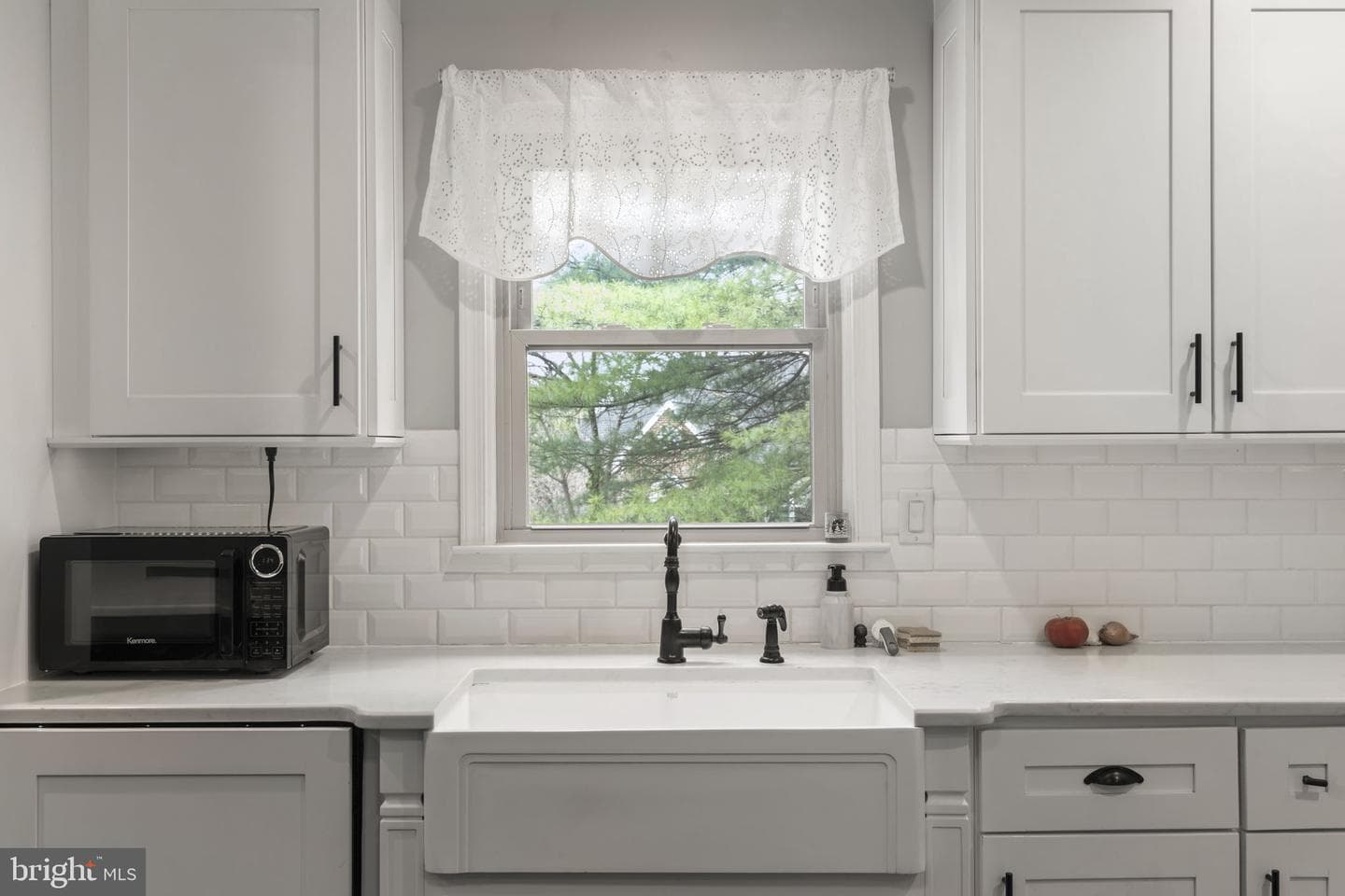 220 Richard Way photo 12