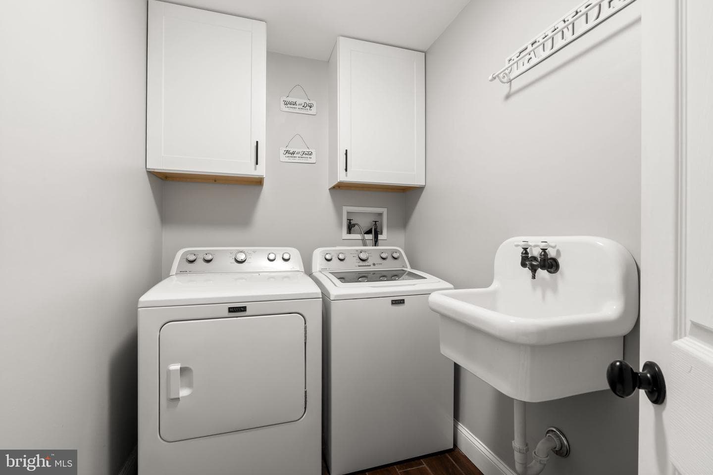 220 Richard Way photo 30