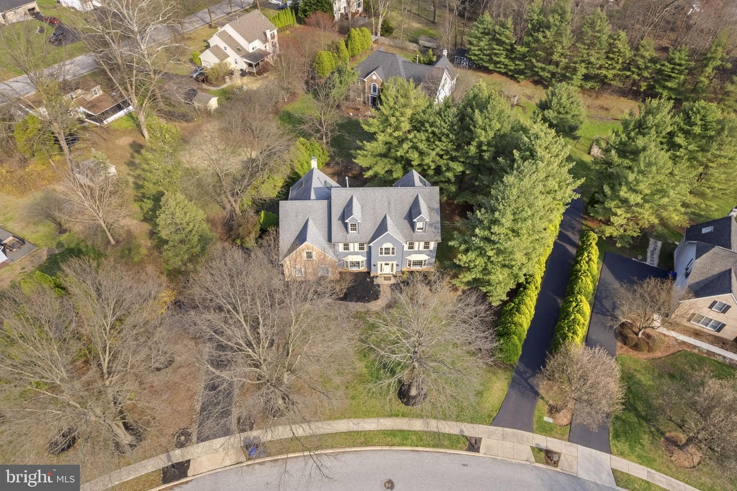 220 Richard Way photo 5