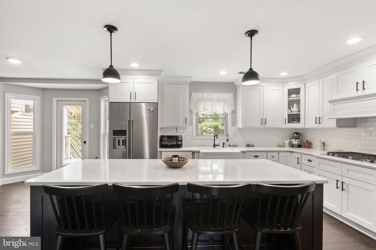 220 Richard Way photo 8