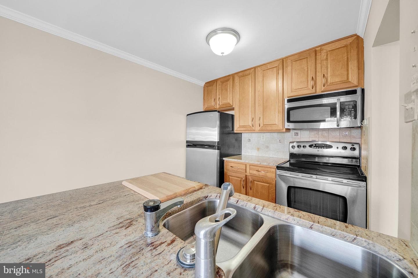 1570 The Fairway #411 E photo 10