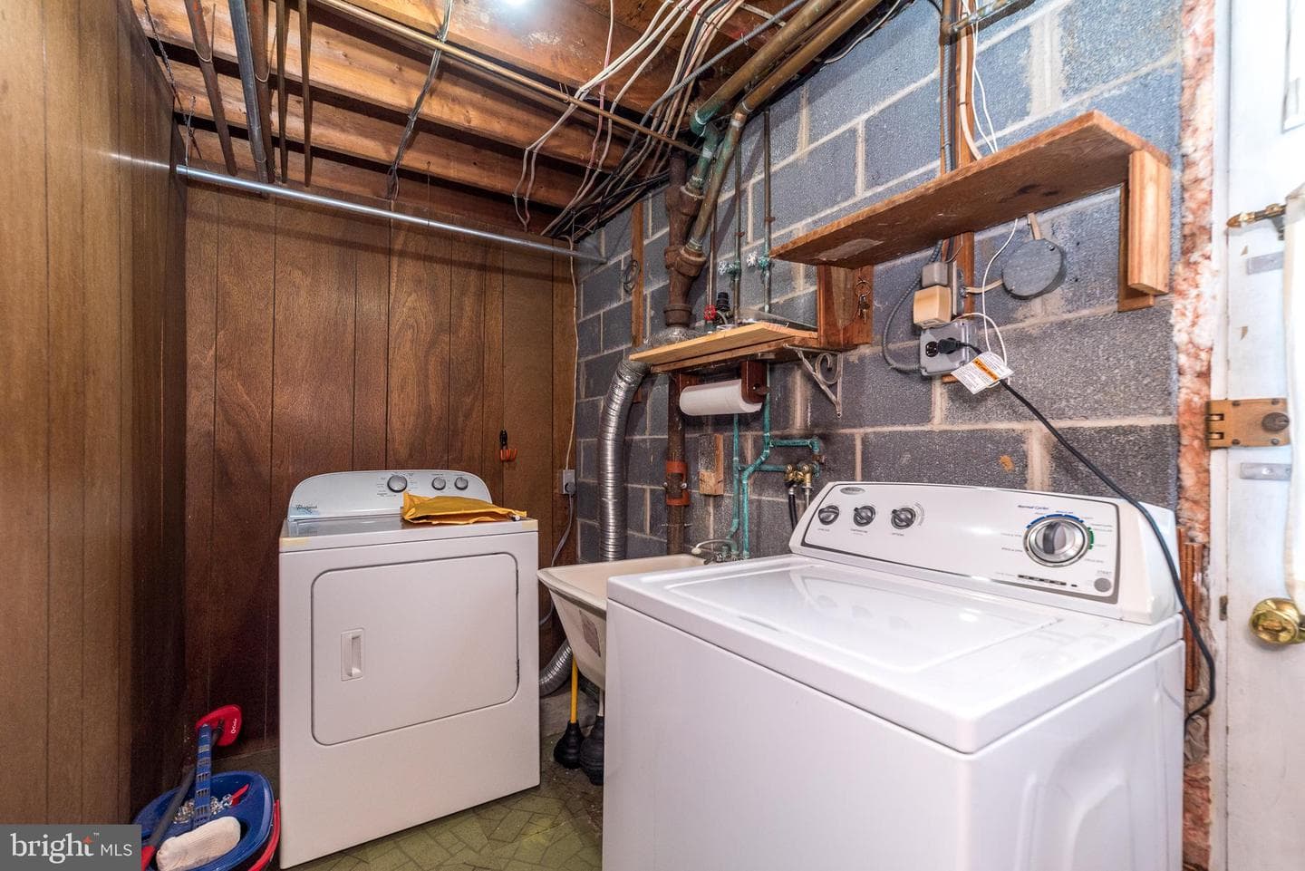 908 G Avenue photo 34
