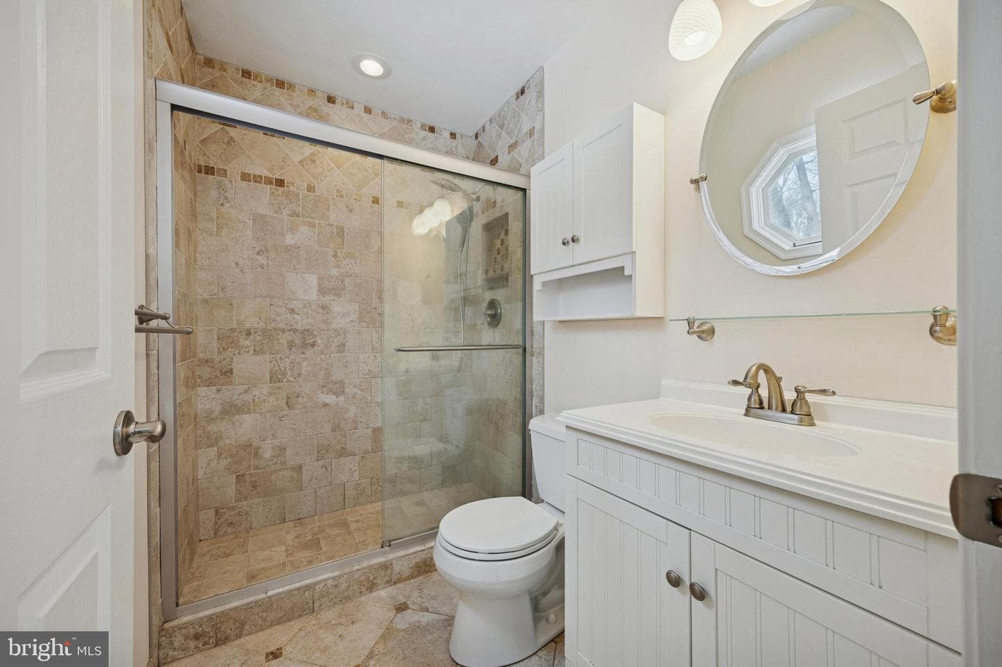 105 Susans Lane photo 12