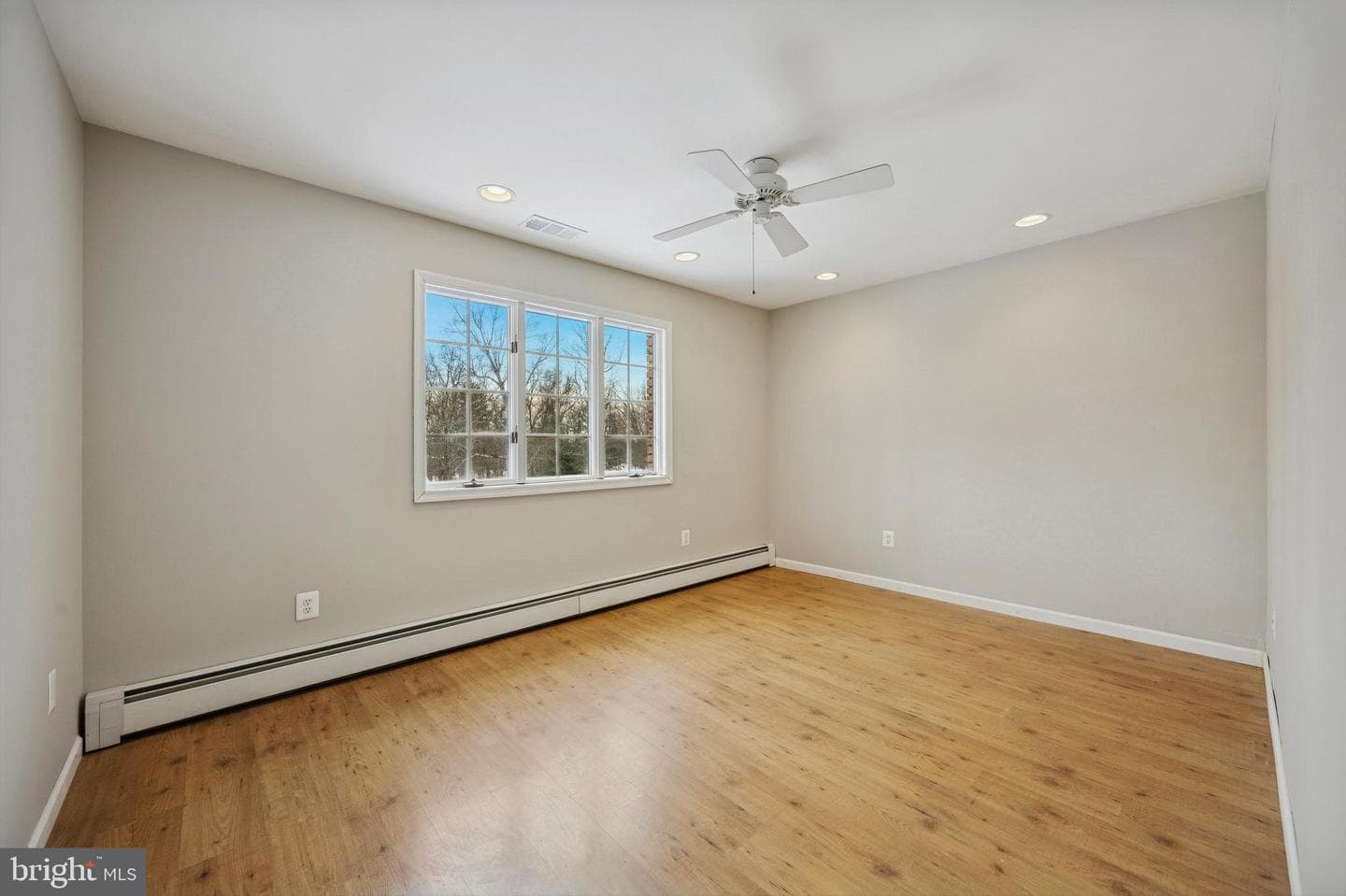 105 Susans Lane photo 13