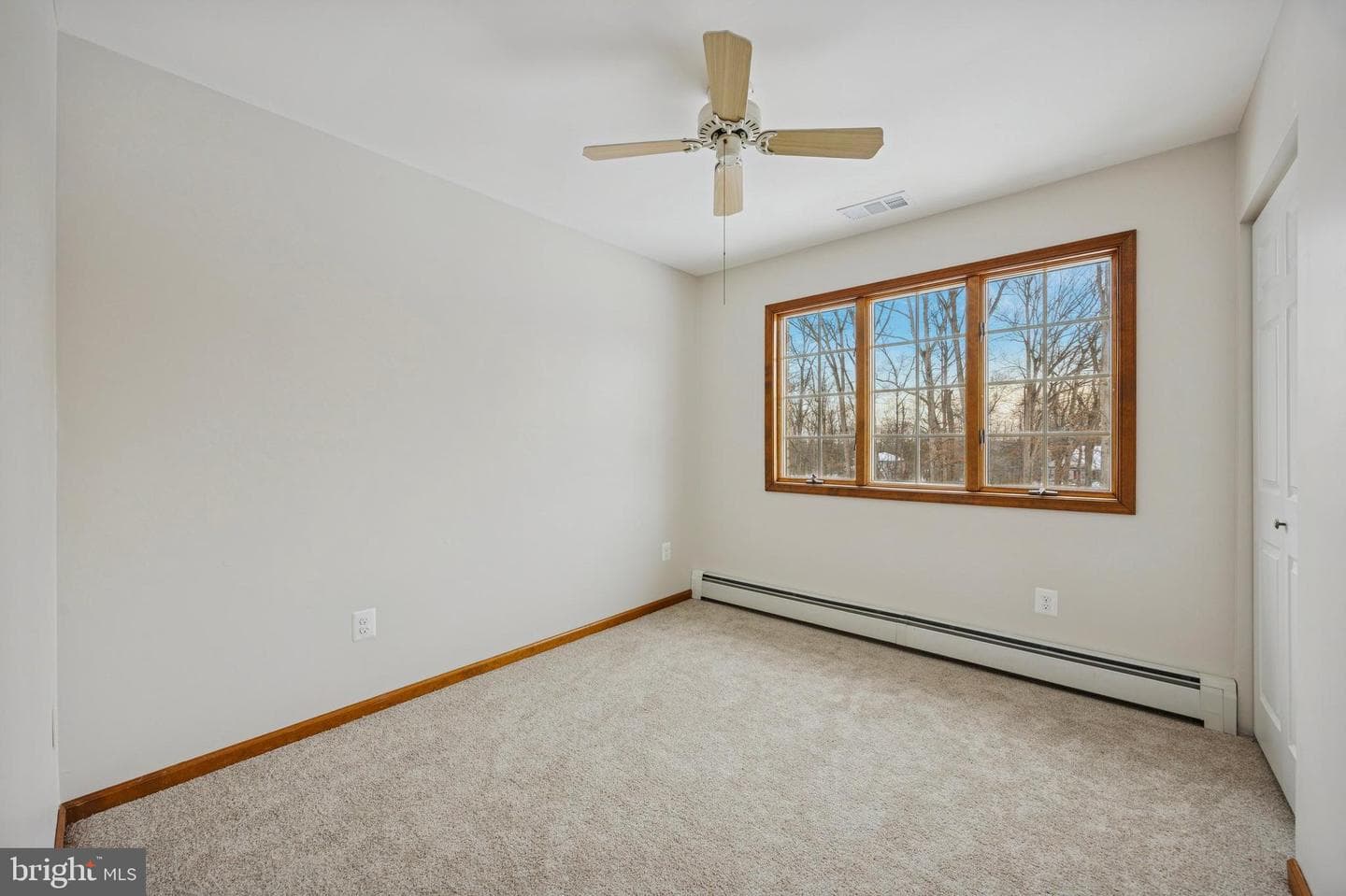 105 Susans Lane photo 14