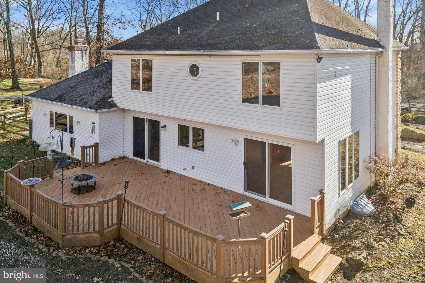 105 Susans Lane photo 3