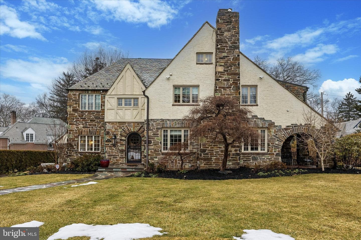 239 Winding Way