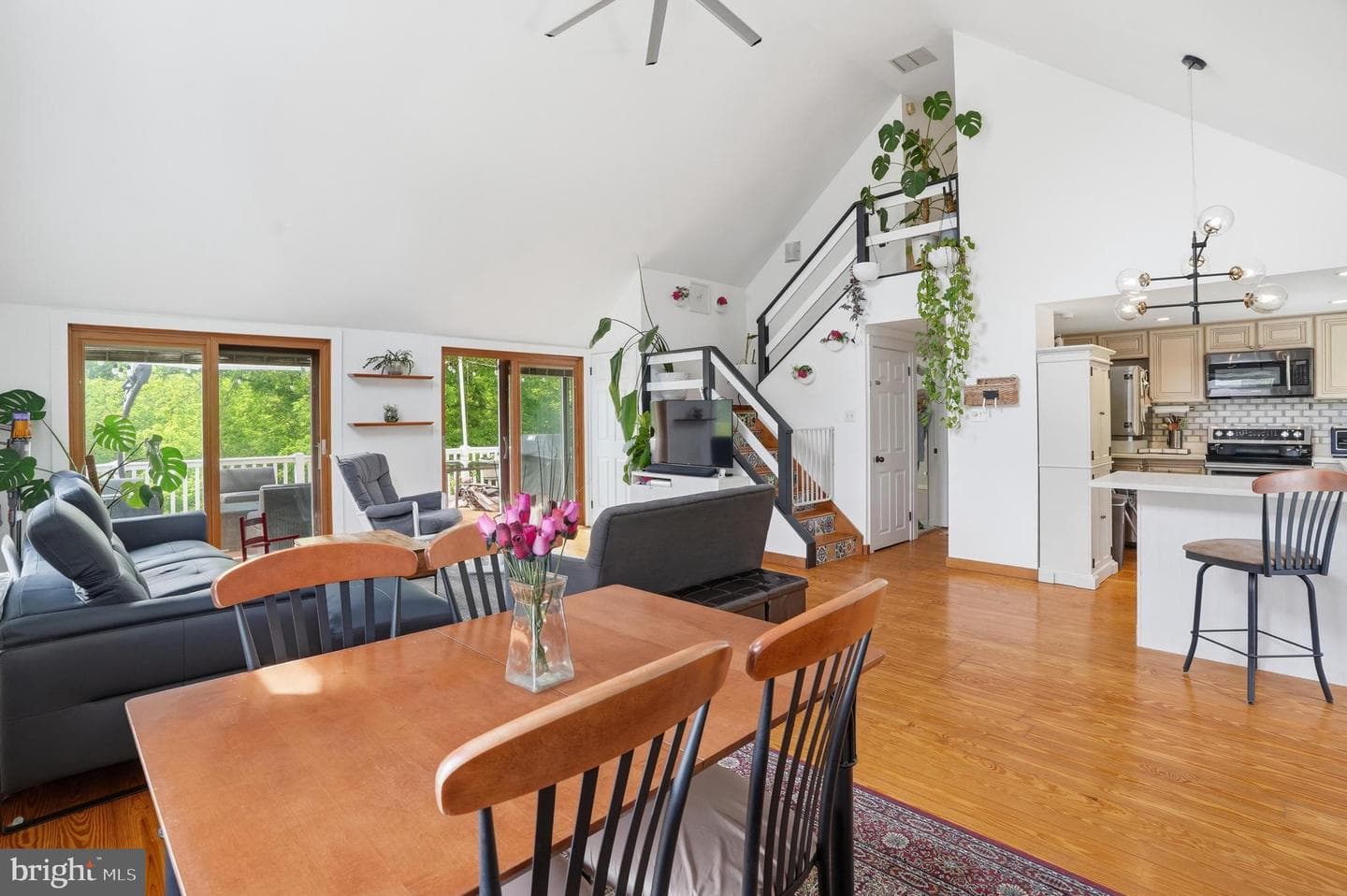 2037 Harts Lane photo 15