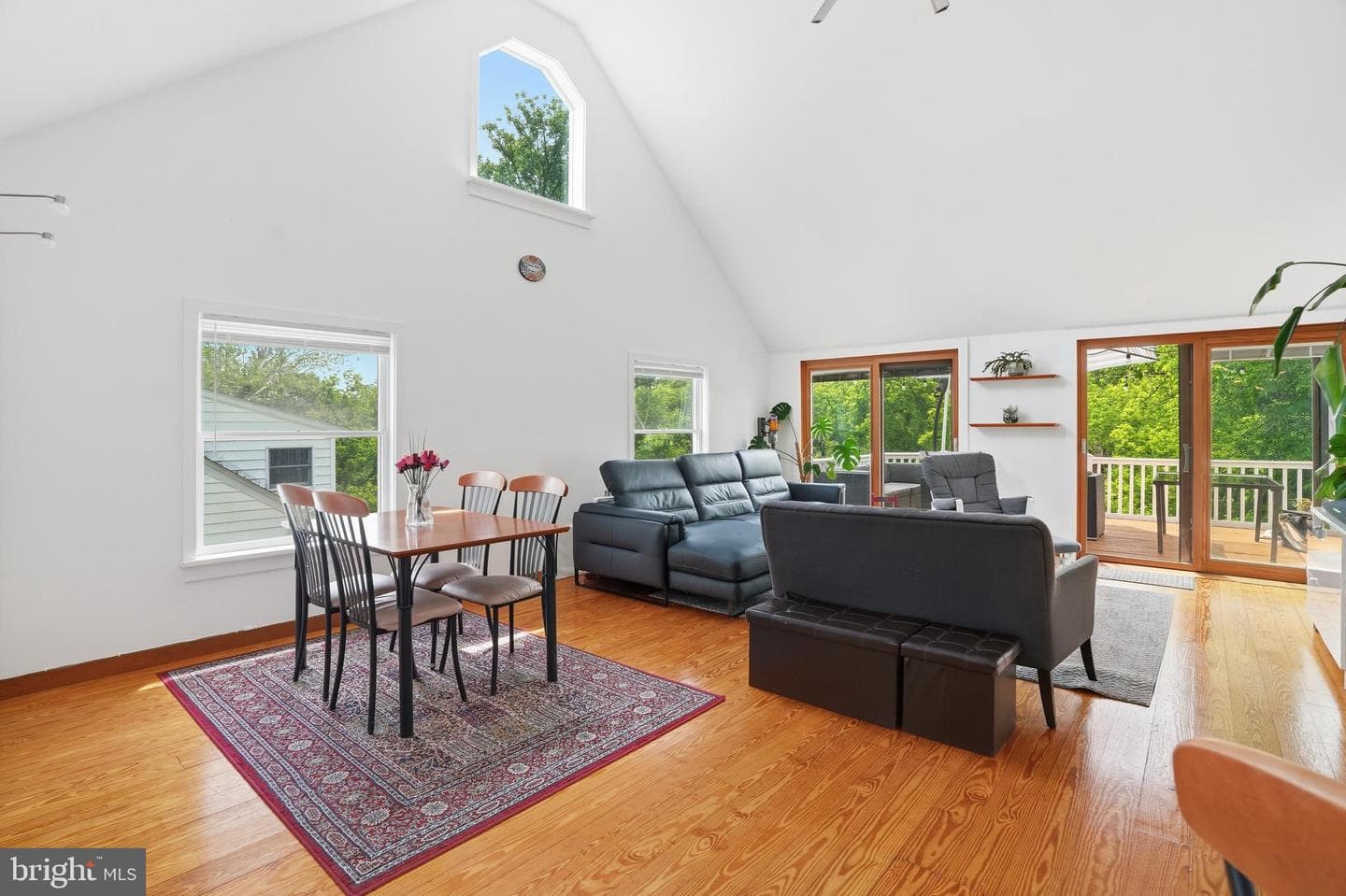 2037 Harts Lane photo 16