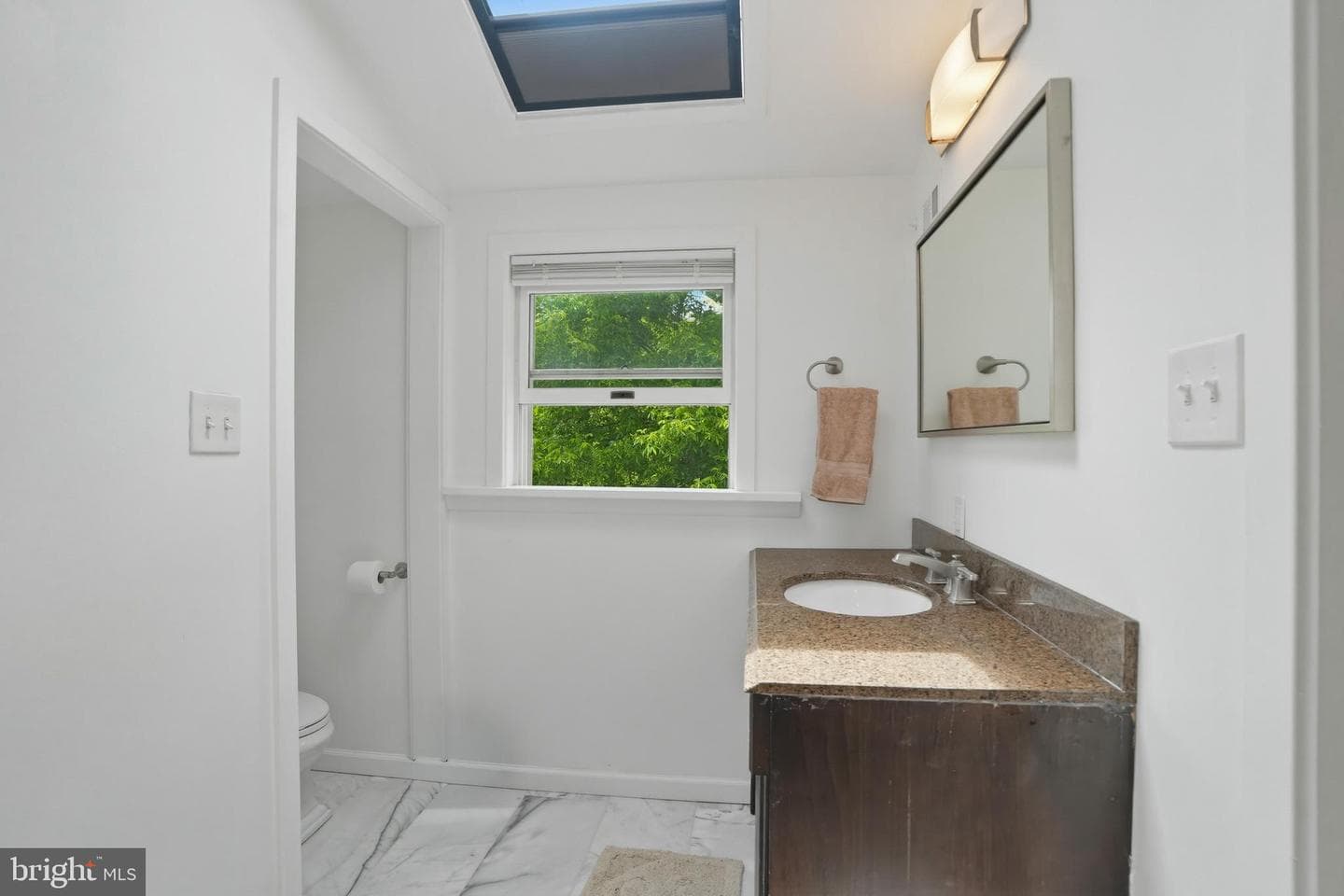 2037 Harts Lane photo 19