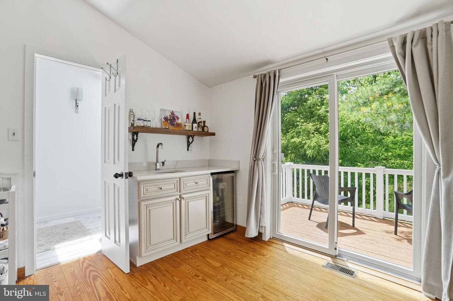 2037 Harts Lane photo 35