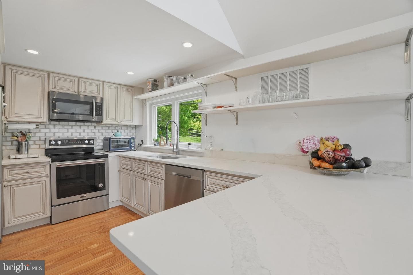 2037 Harts Lane photo 39