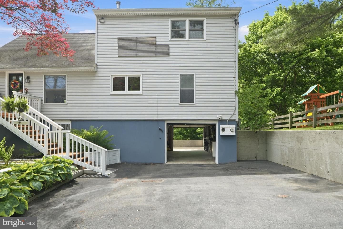 2037 Harts Lane photo 5
