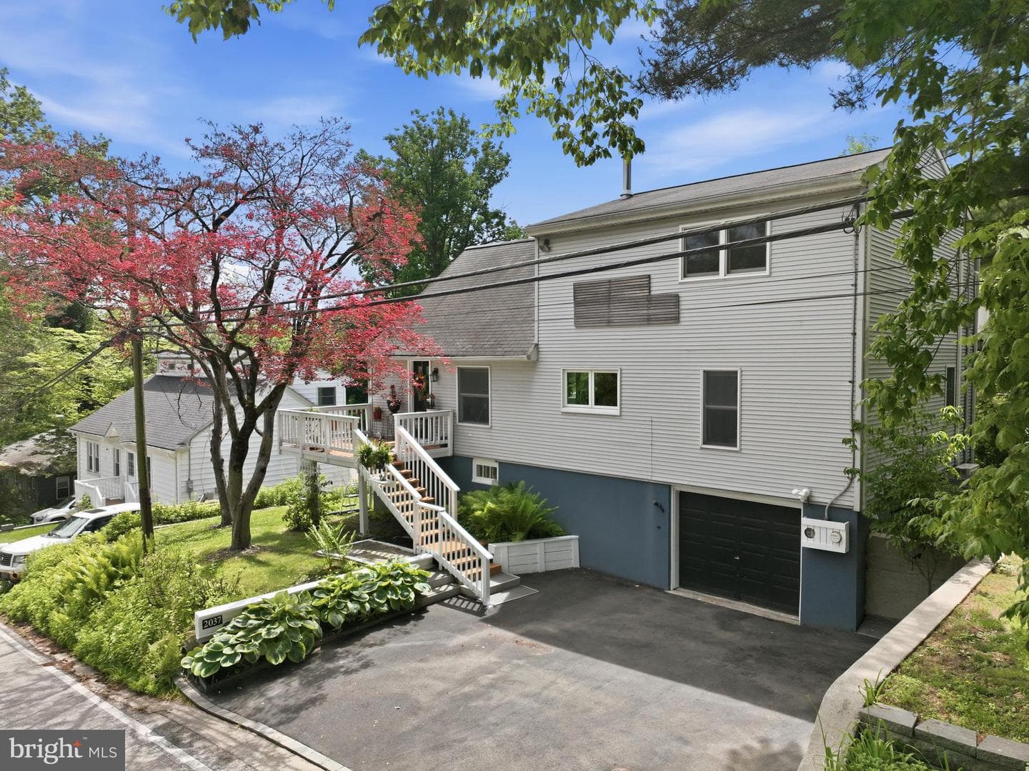 2037 Harts Lane photo 7