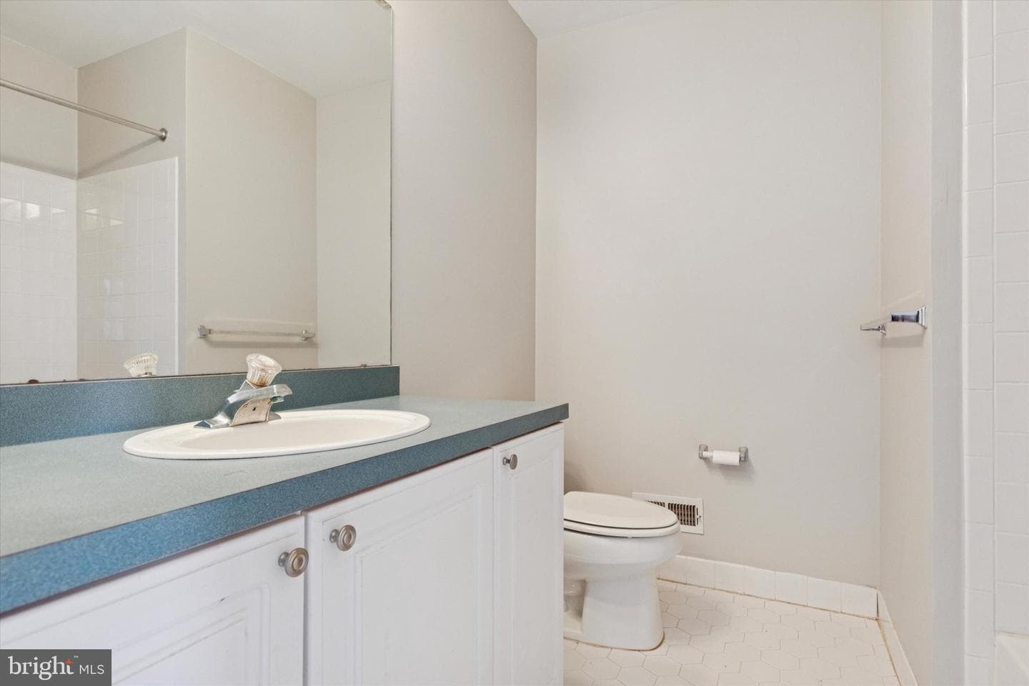 711 Bayonet Court photo 16