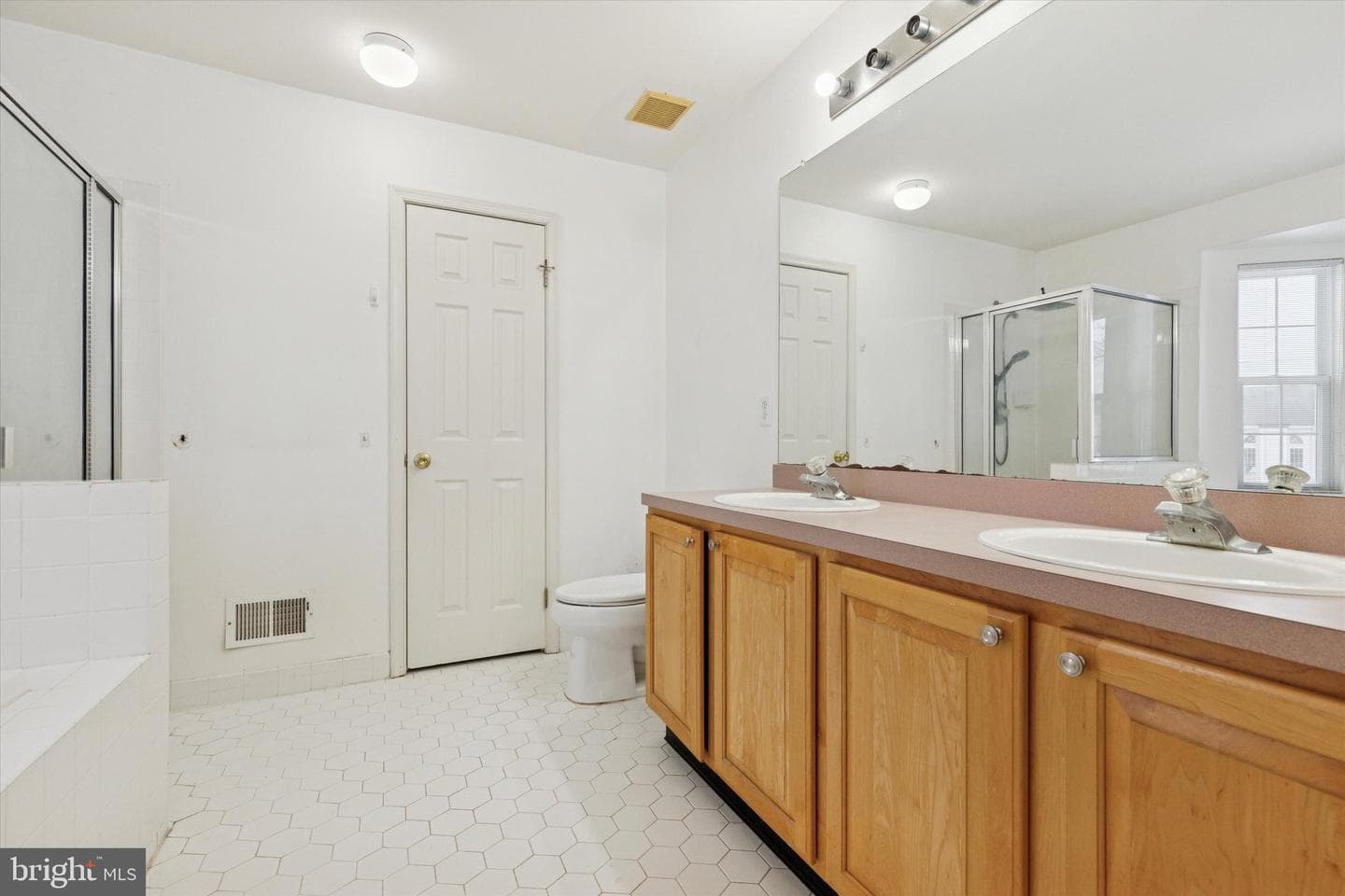 711 Bayonet Court photo 23