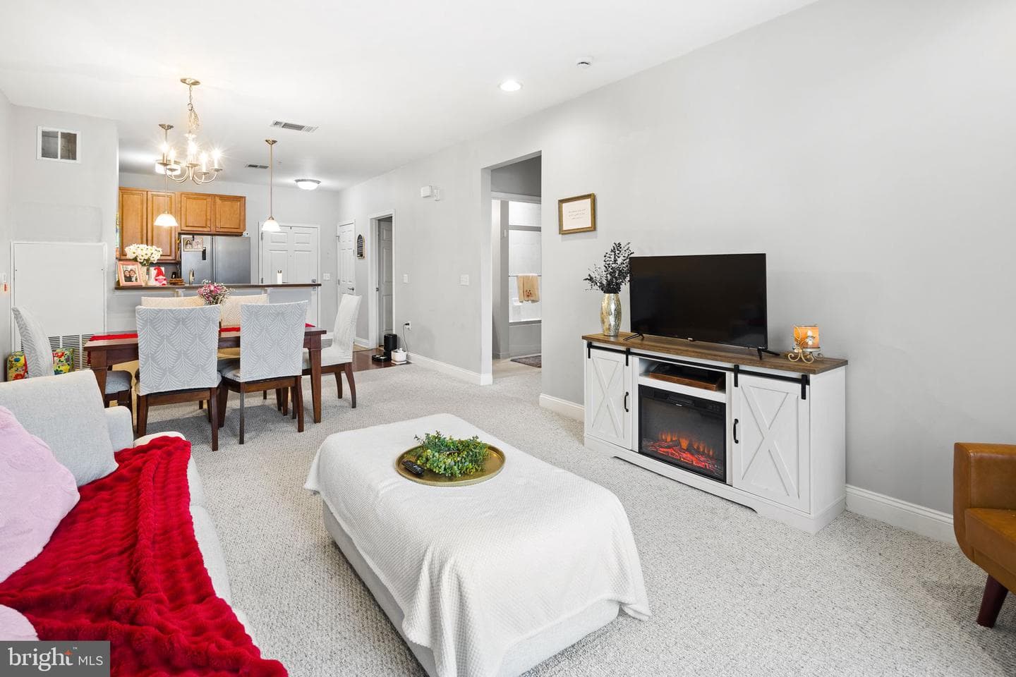 300 W Elm Street #2320 photo 8