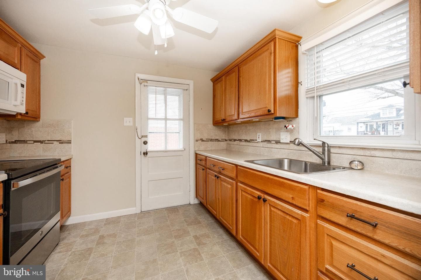 746 N Hanover Street photo 13