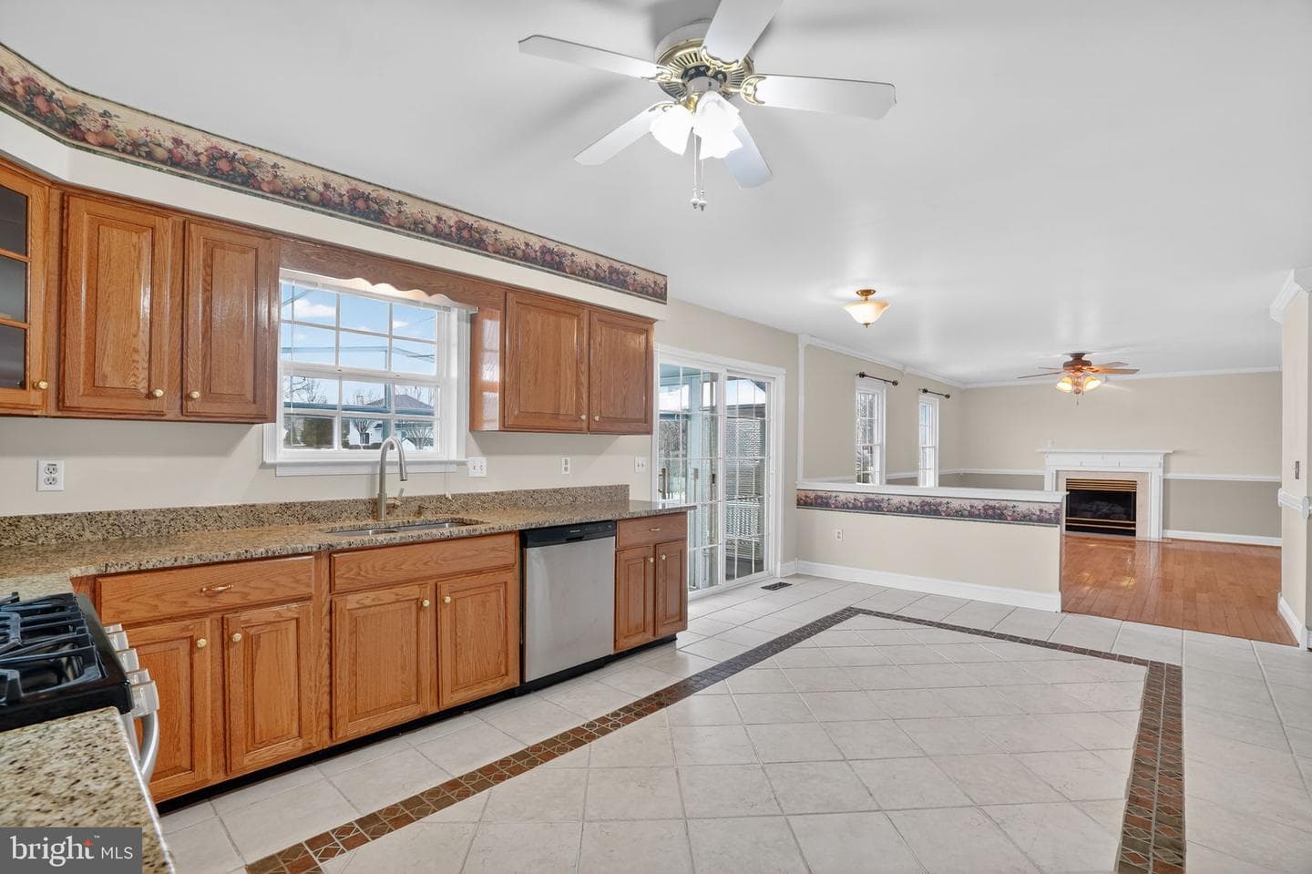 329 Morgan Way photo 10